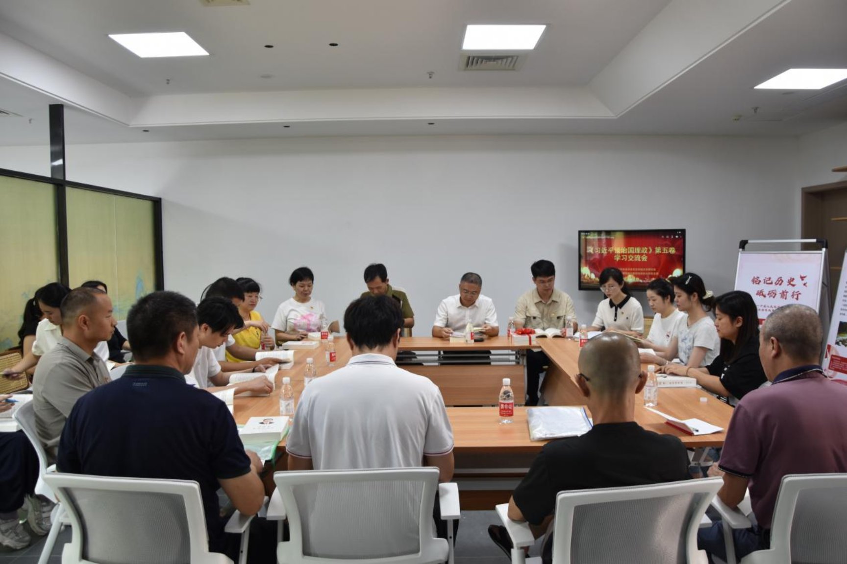 1760174041895057310.jpg 福建新華發行集團安溪分公司黨支部1.jpg